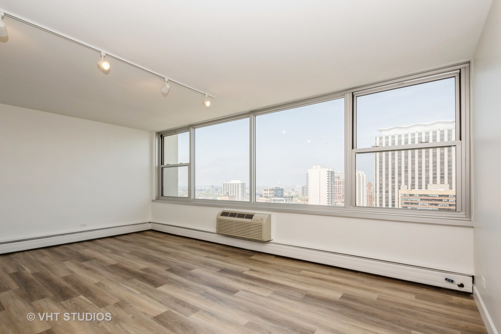 336 W Wellington Avenue Unit: 2502