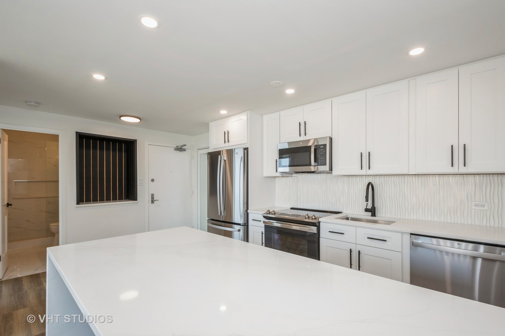 336 W Wellington Avenue Unit: 2502