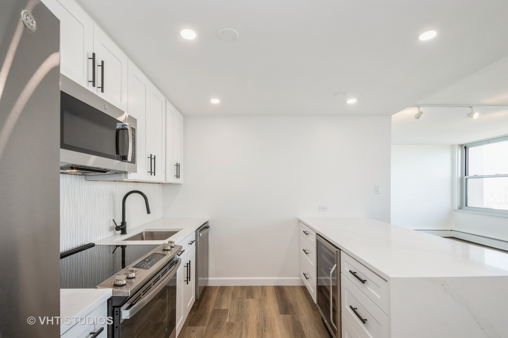 336 W Wellington Avenue Unit: 2502