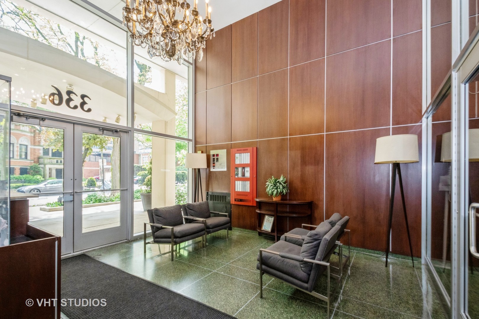 336 W Wellington Avenue Unit: 2502