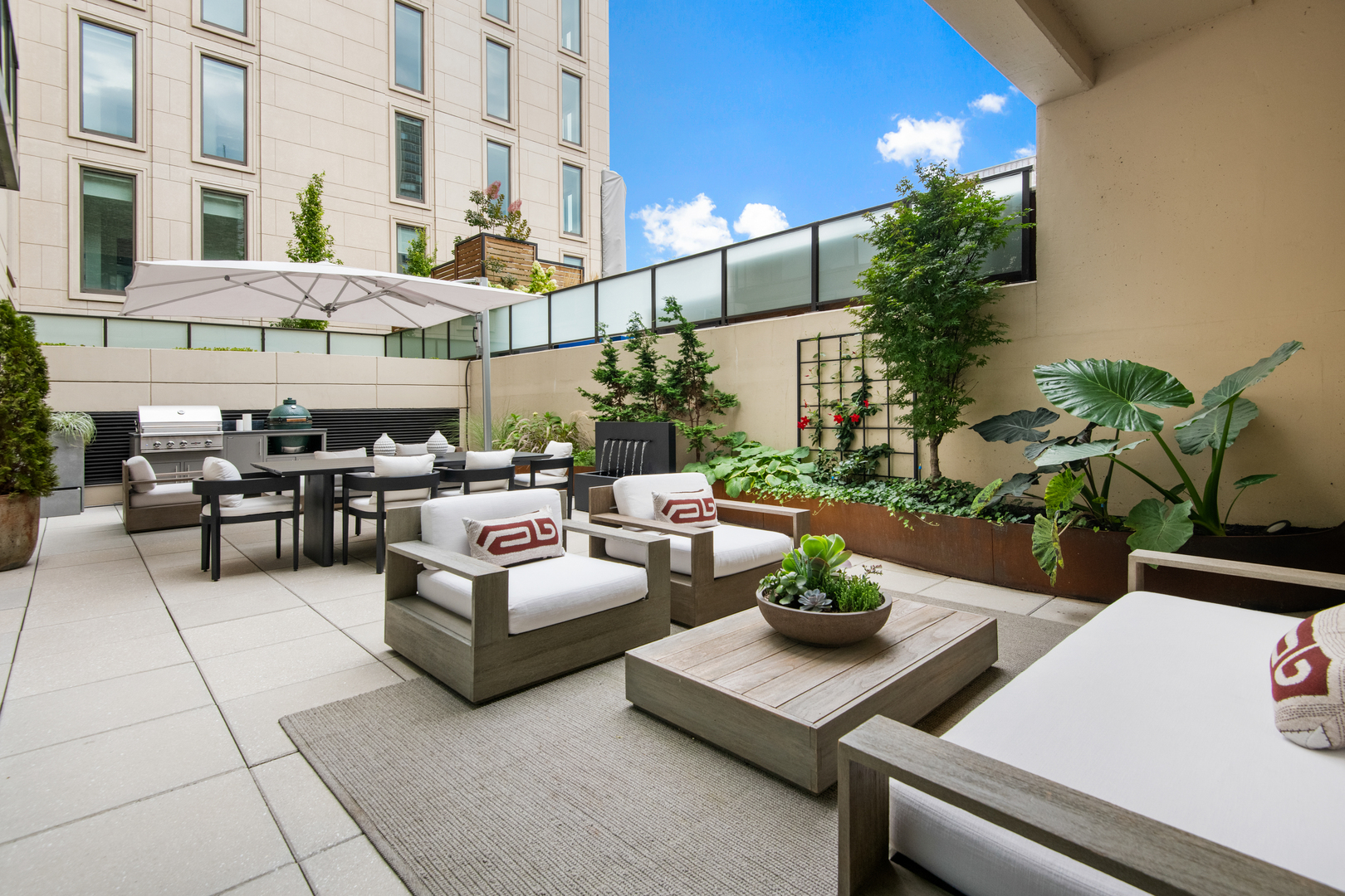 1550 N Clark Street Unit: 304