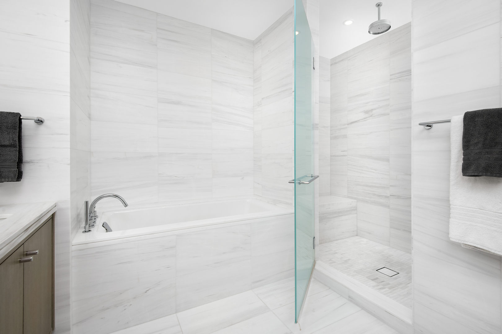 1550 N Clark Street Unit: 304