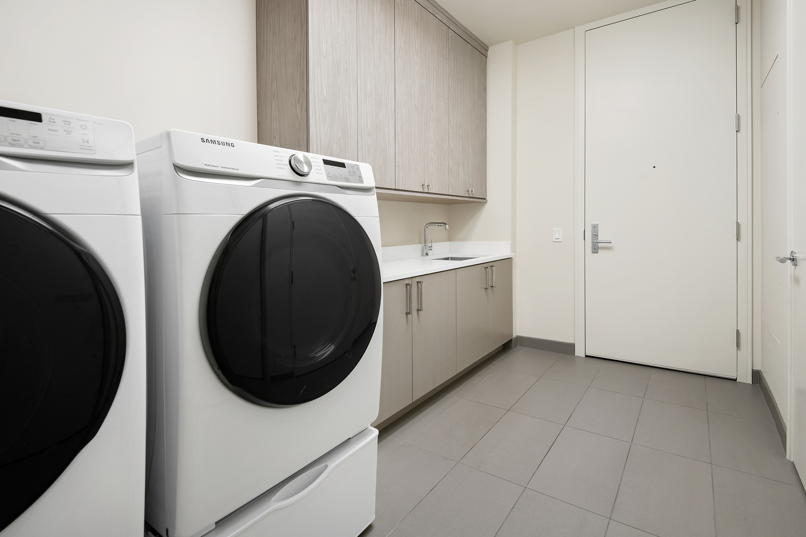 1550 N Clark Street Unit: 304