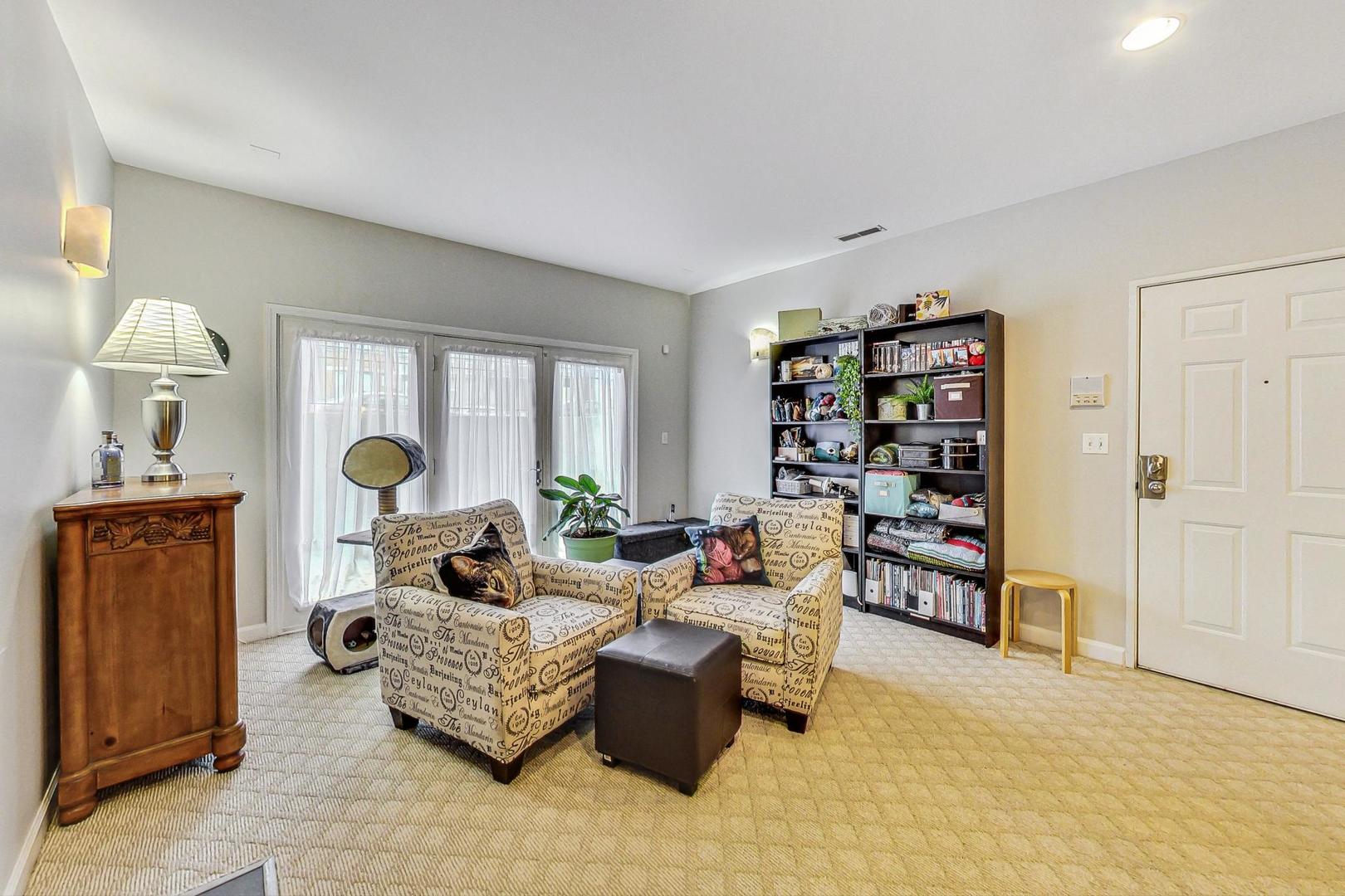 4443 S Indiana Avenue Unit: 1S