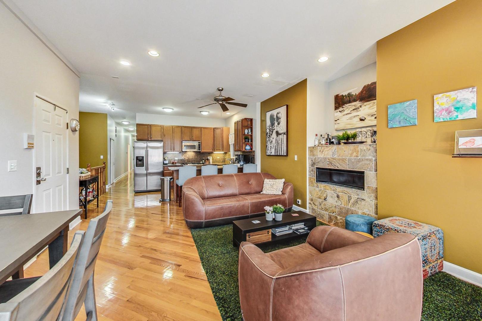 4443 S Indiana Avenue Unit: 1S