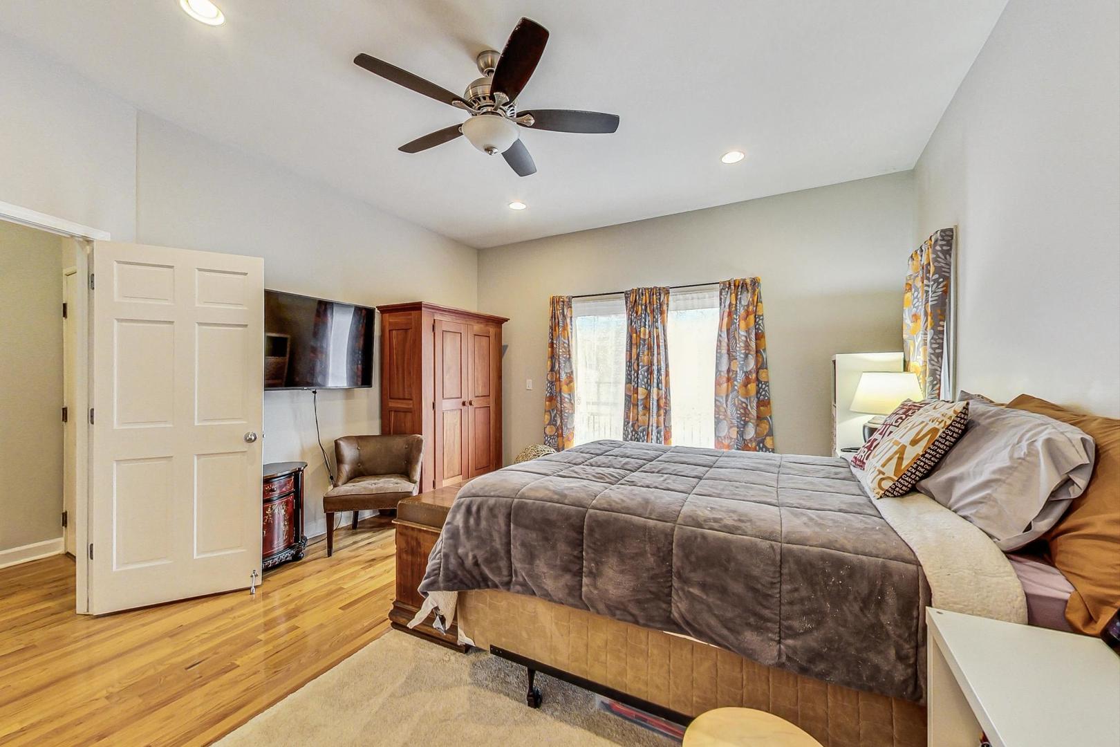 4443 S Indiana Avenue Unit: 1S