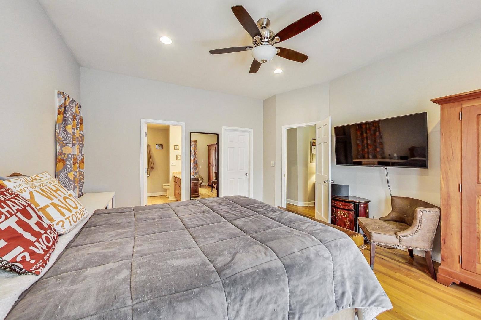 4443 S Indiana Avenue Unit: 1S