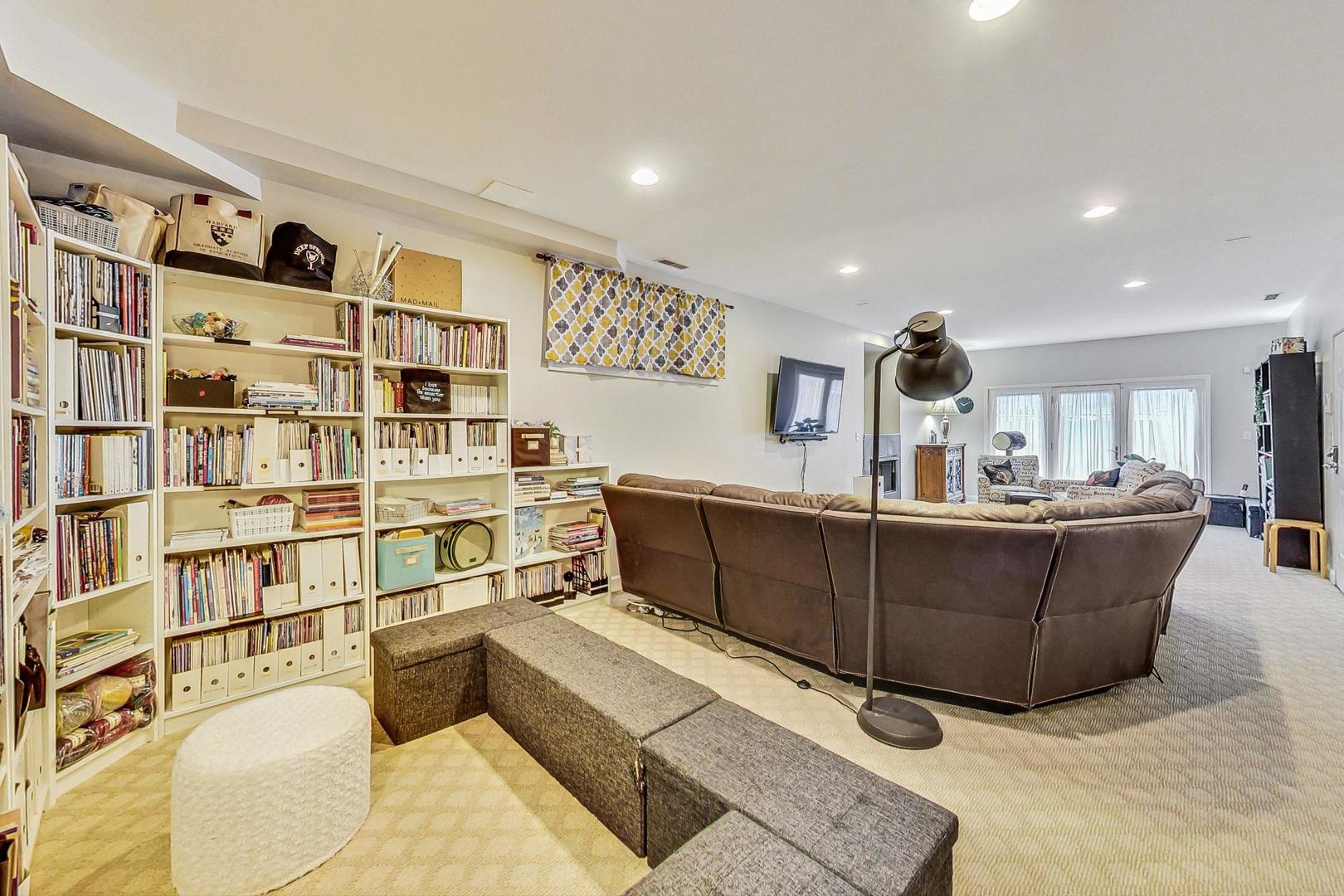 4443 S Indiana Avenue Unit: 1S