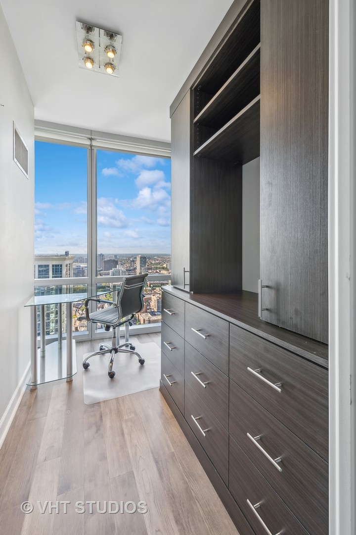 1211 S Prairie Avenue Unit: 3906