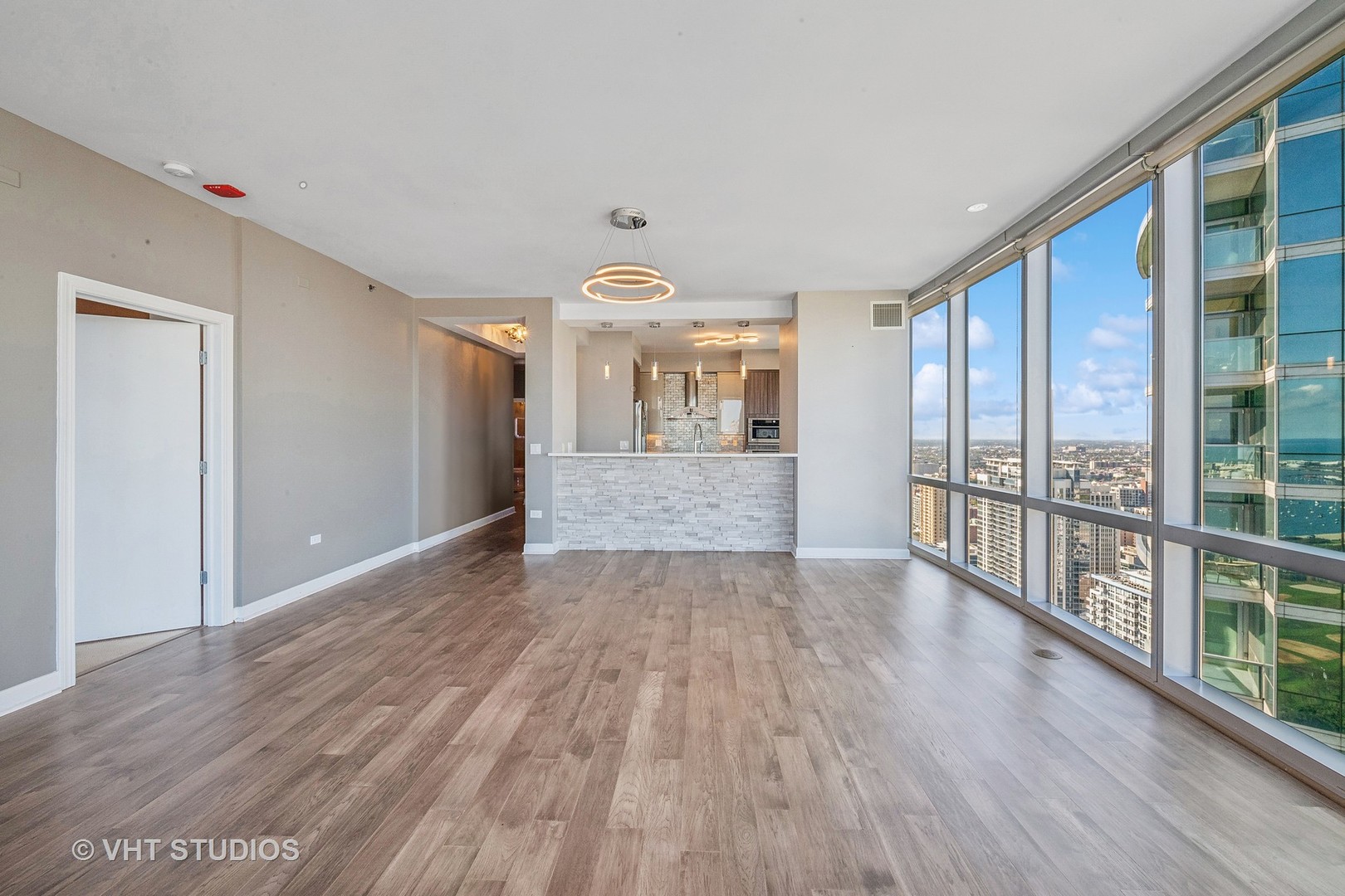 1211 S Prairie Avenue Unit: 3906