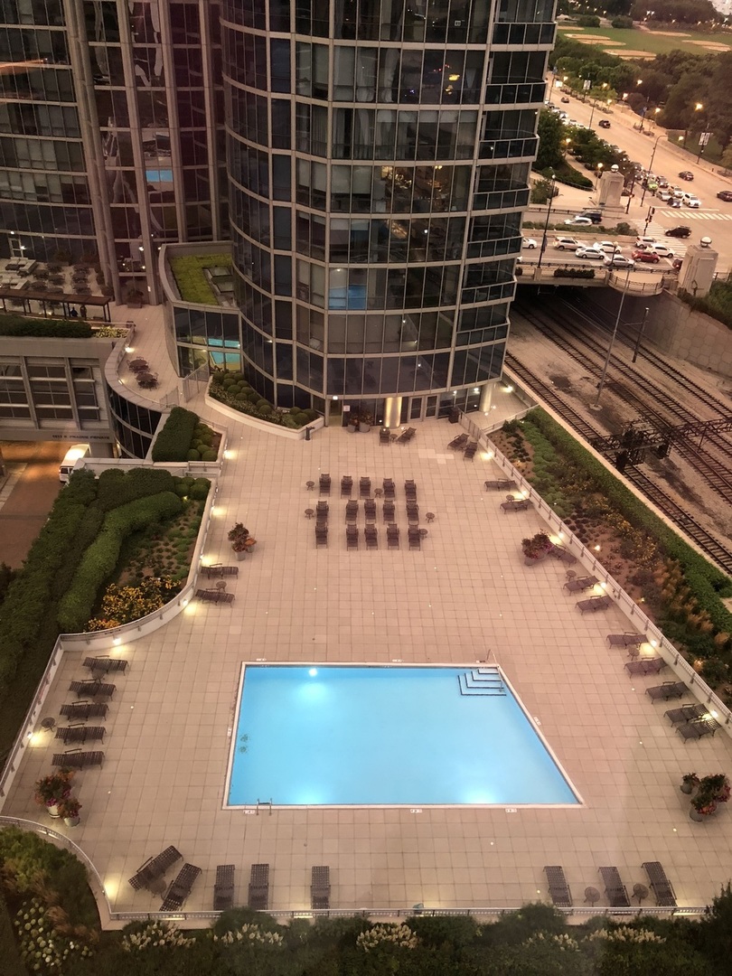 1211 S Prairie Avenue Unit: 3906