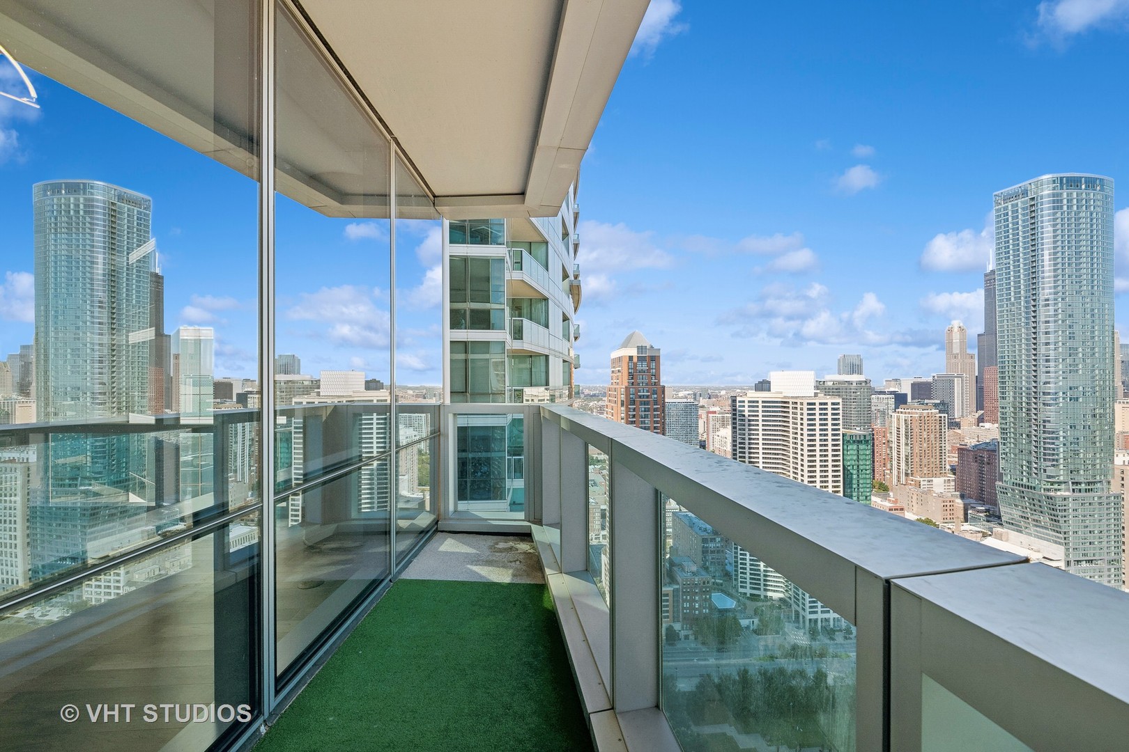 1211 S Prairie Avenue Unit: 3906