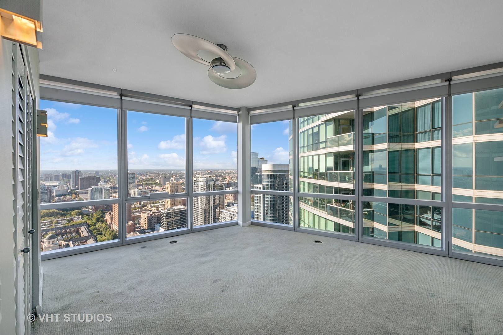 1211 S Prairie Avenue Unit: 3906