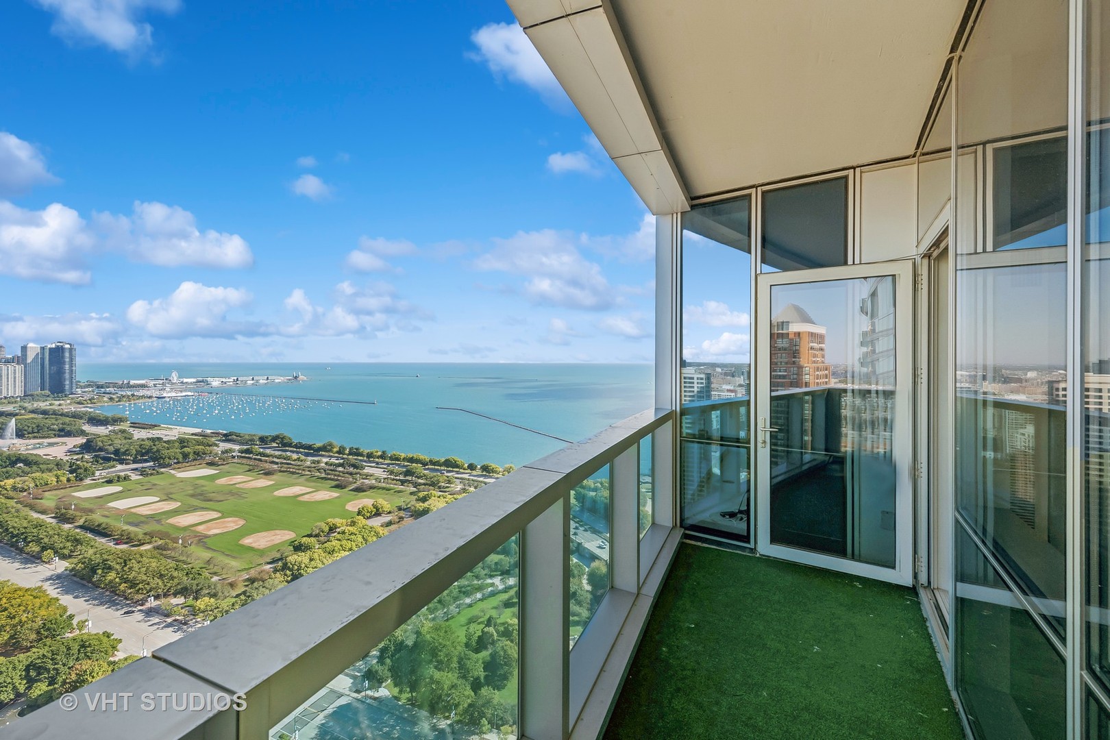 1211 S Prairie Avenue Unit: 3906