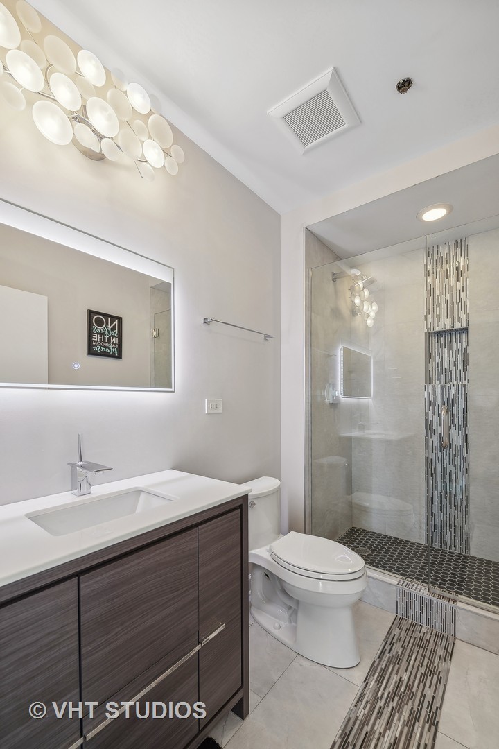1211 S Prairie Avenue Unit: 3906