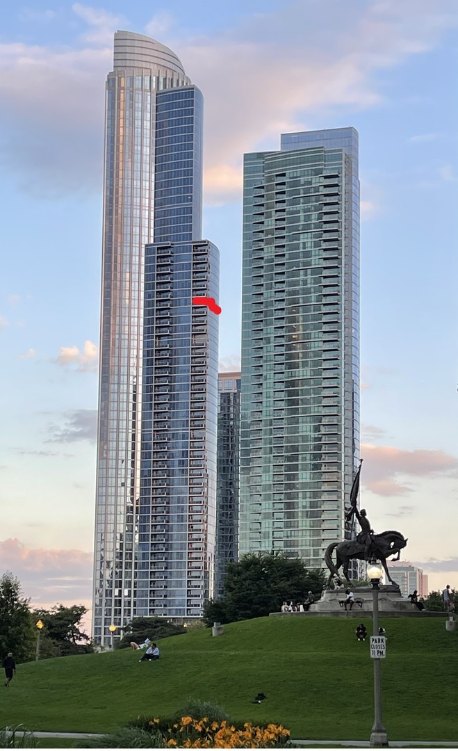 1211 S Prairie Avenue Unit: 3906