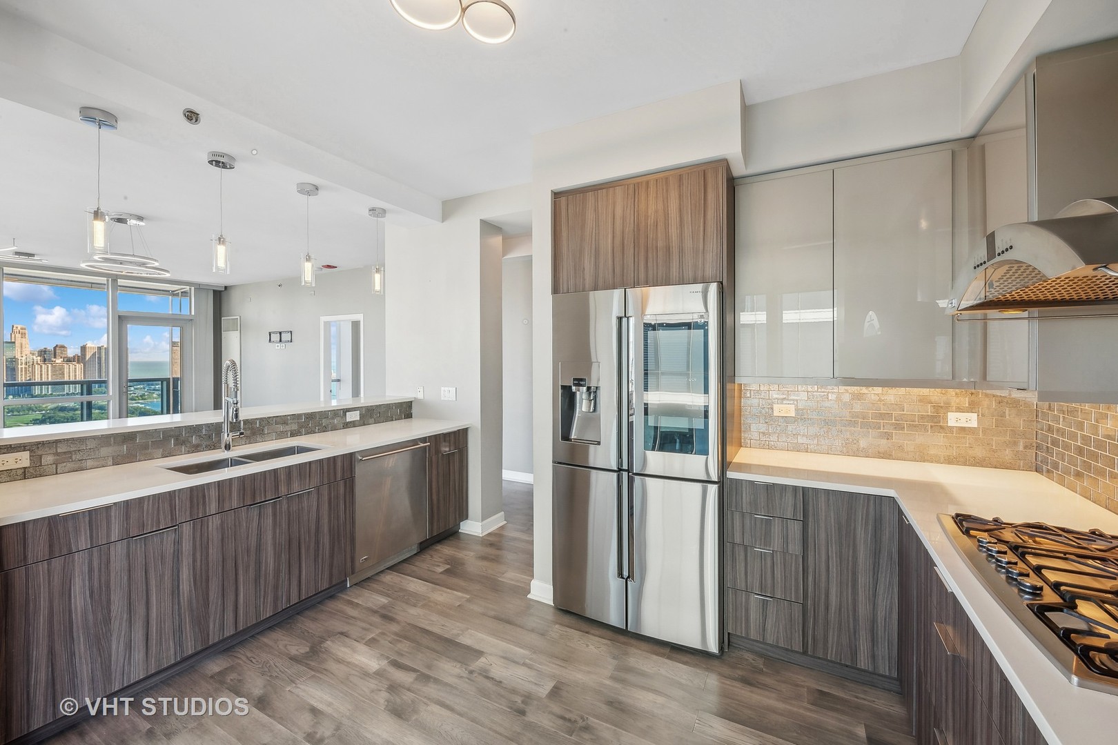 1211 S Prairie Avenue Unit: 3906