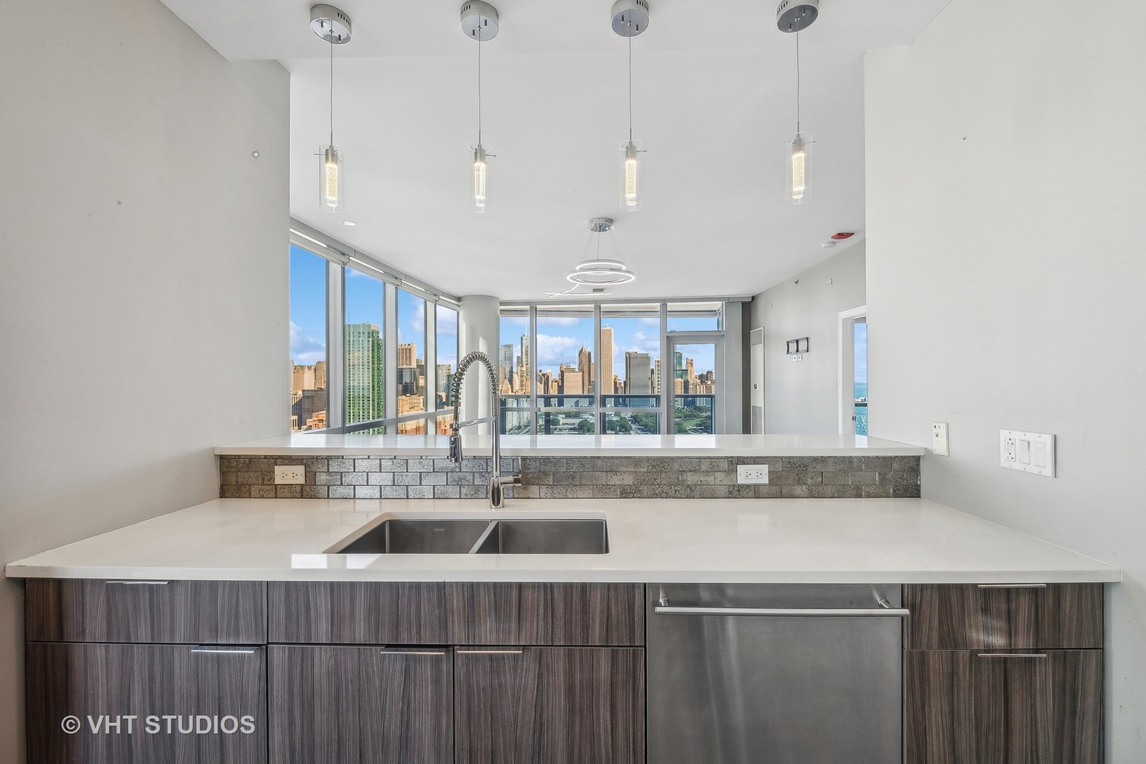 1211 S Prairie Avenue Unit: 3906