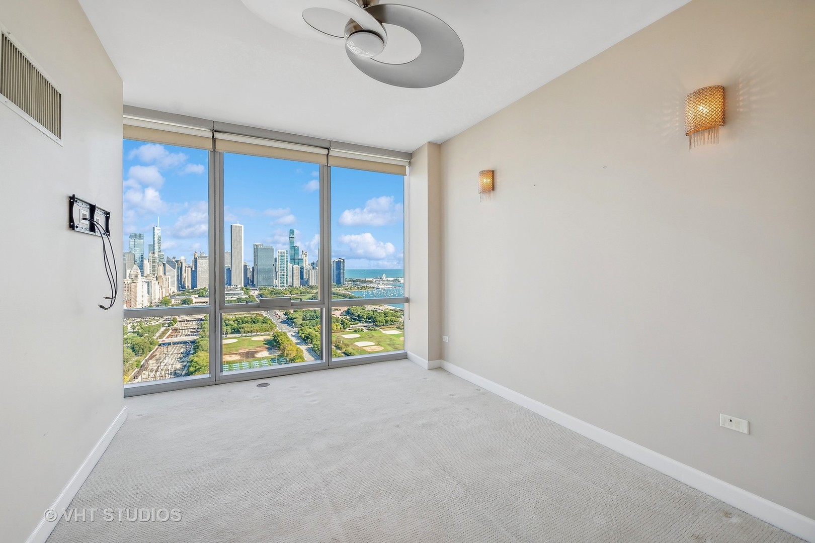 1211 S Prairie Avenue Unit: 3906