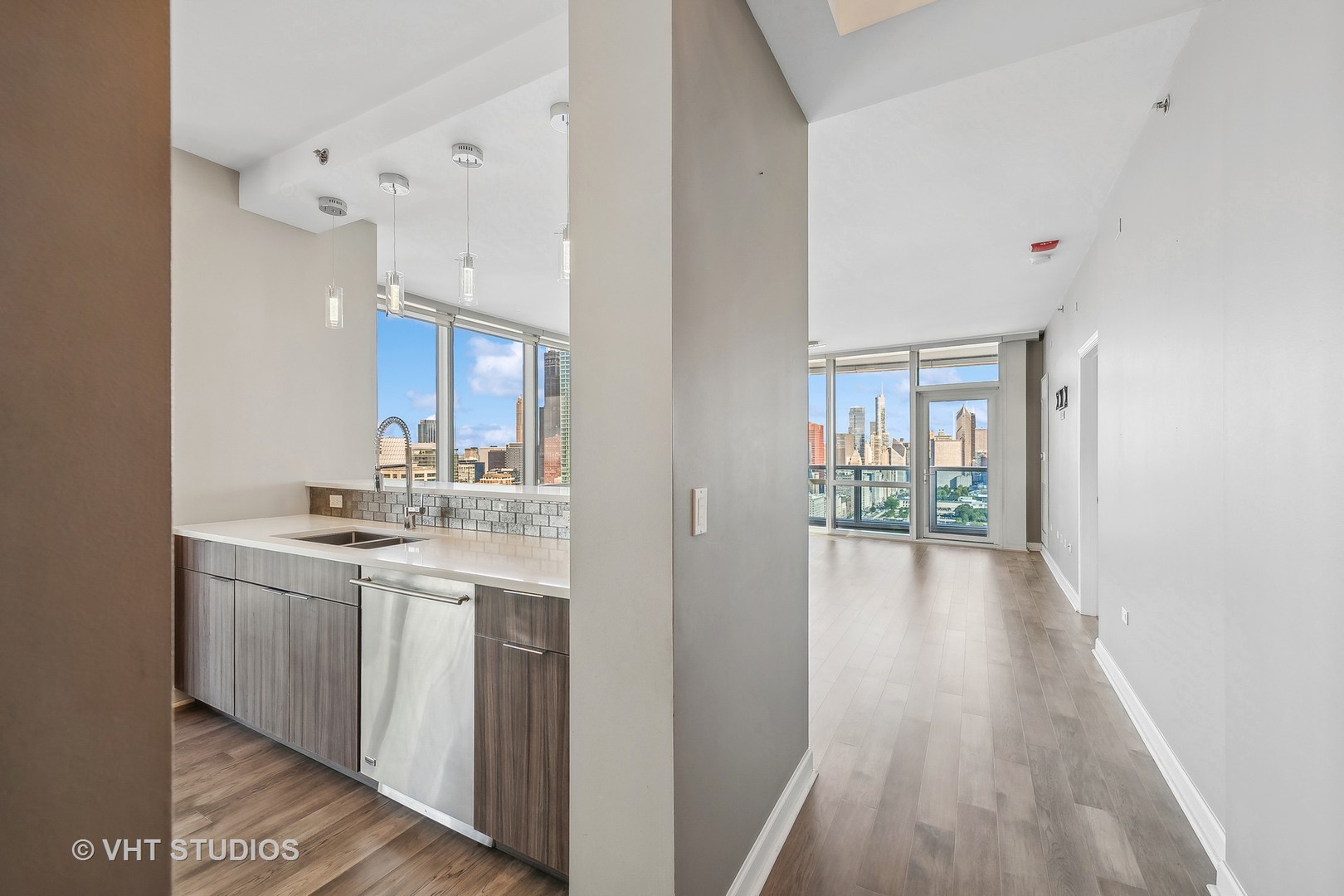 1211 S Prairie Avenue Unit: 3906