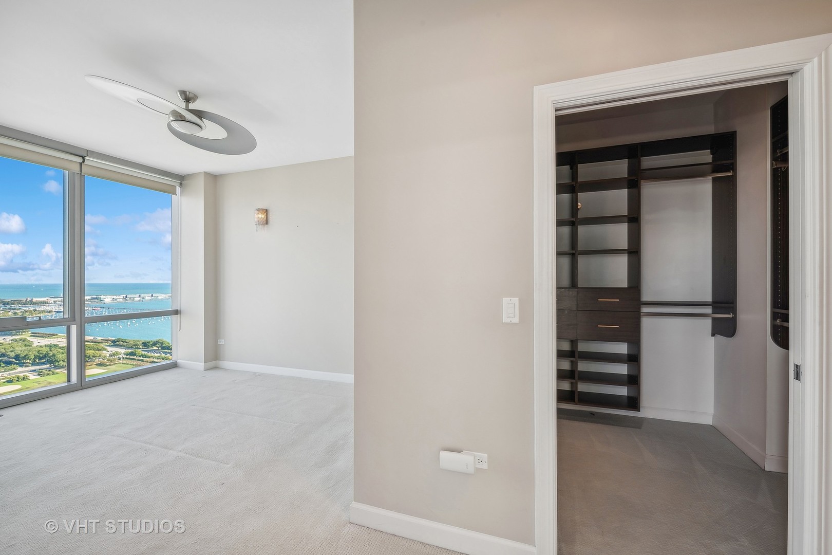1211 S Prairie Avenue Unit: 3906