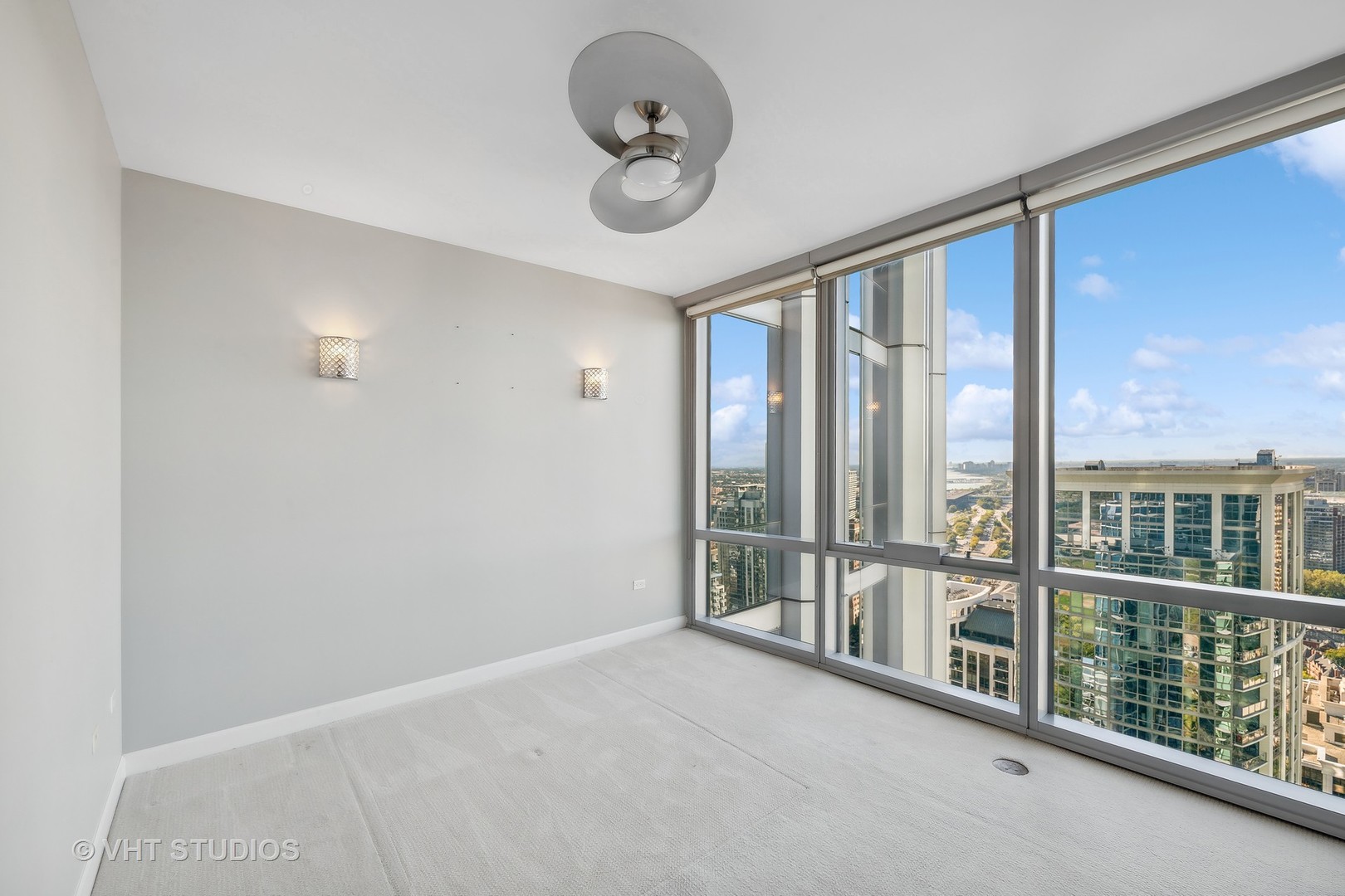 1211 S Prairie Avenue Unit: 3906