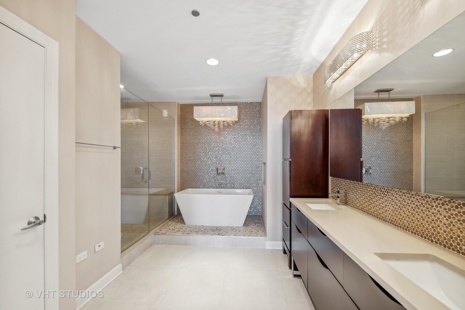 1211 S Prairie Avenue Unit: 3906