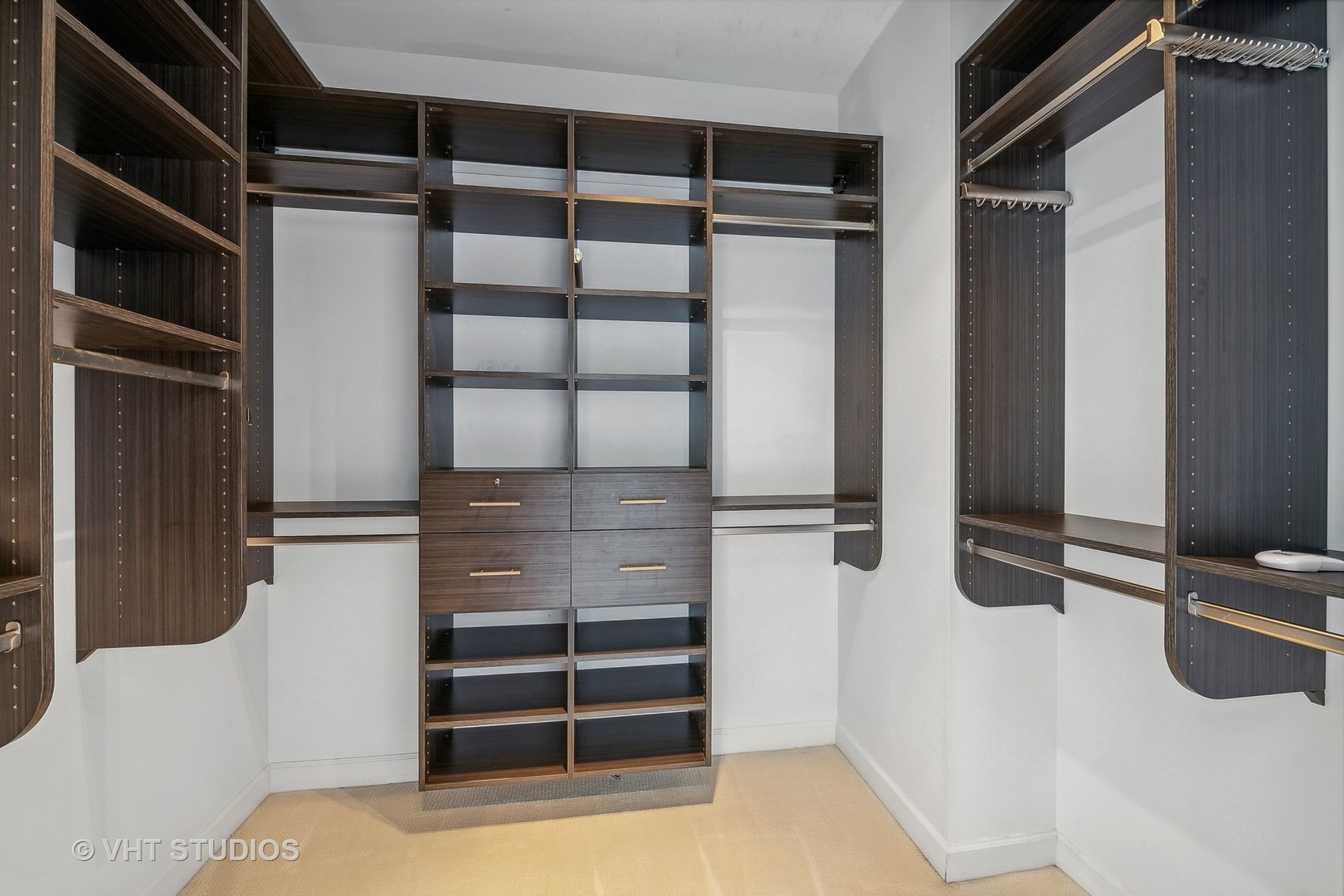 1211 S Prairie Avenue Unit: 3906