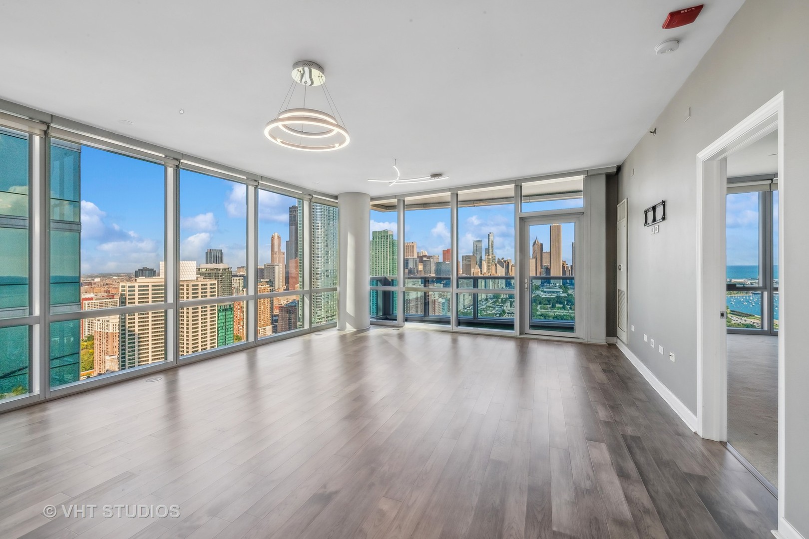 1211 S Prairie Avenue Unit: 3906