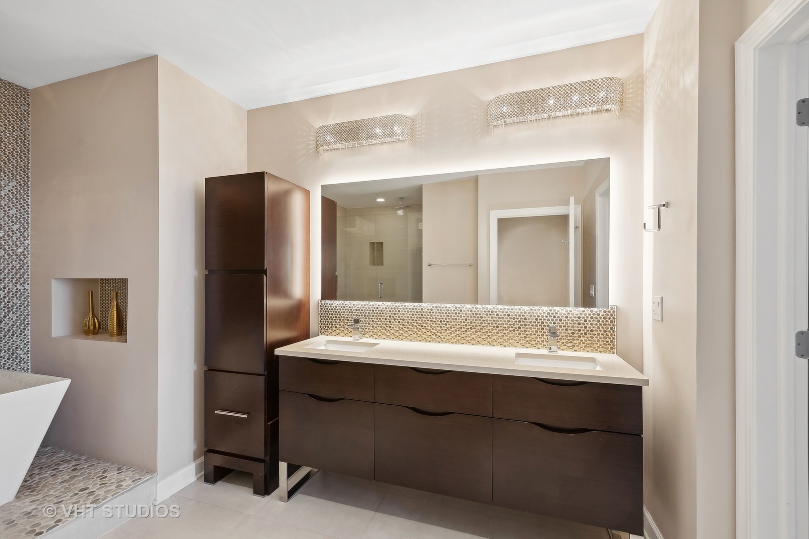 1211 S Prairie Avenue Unit: 3906
