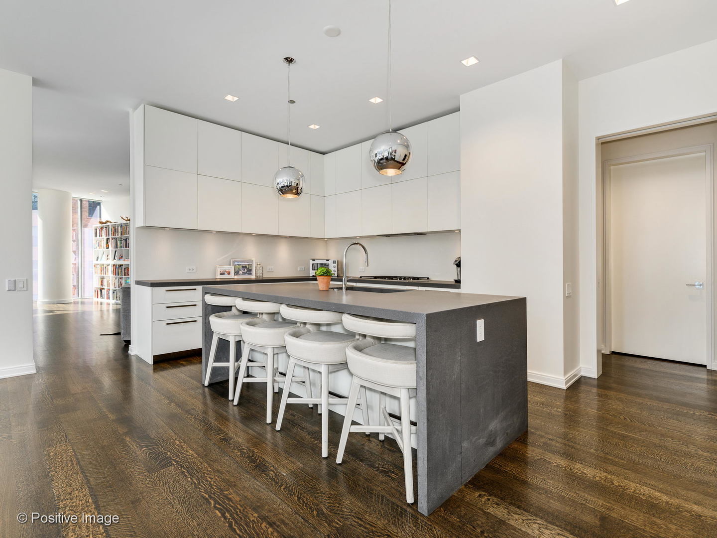 4 E Elm Street Unit: 6S