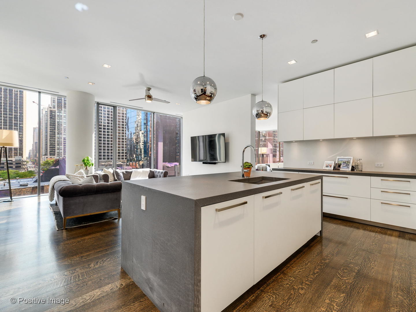 4 E Elm Street Unit: 6S
