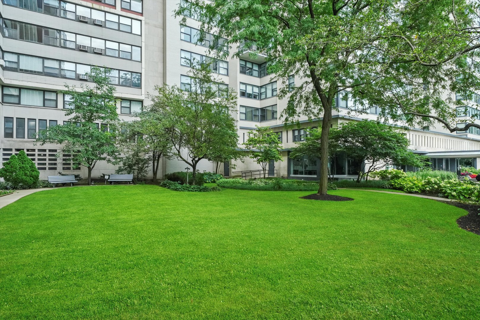 3430 N Lake Shore Drive Unit: 12J