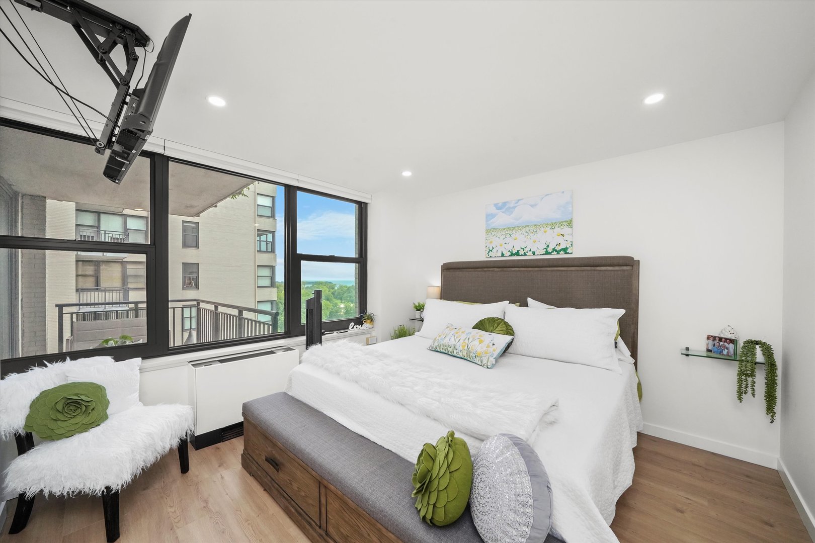 3430 N Lake Shore Drive Unit: 12J