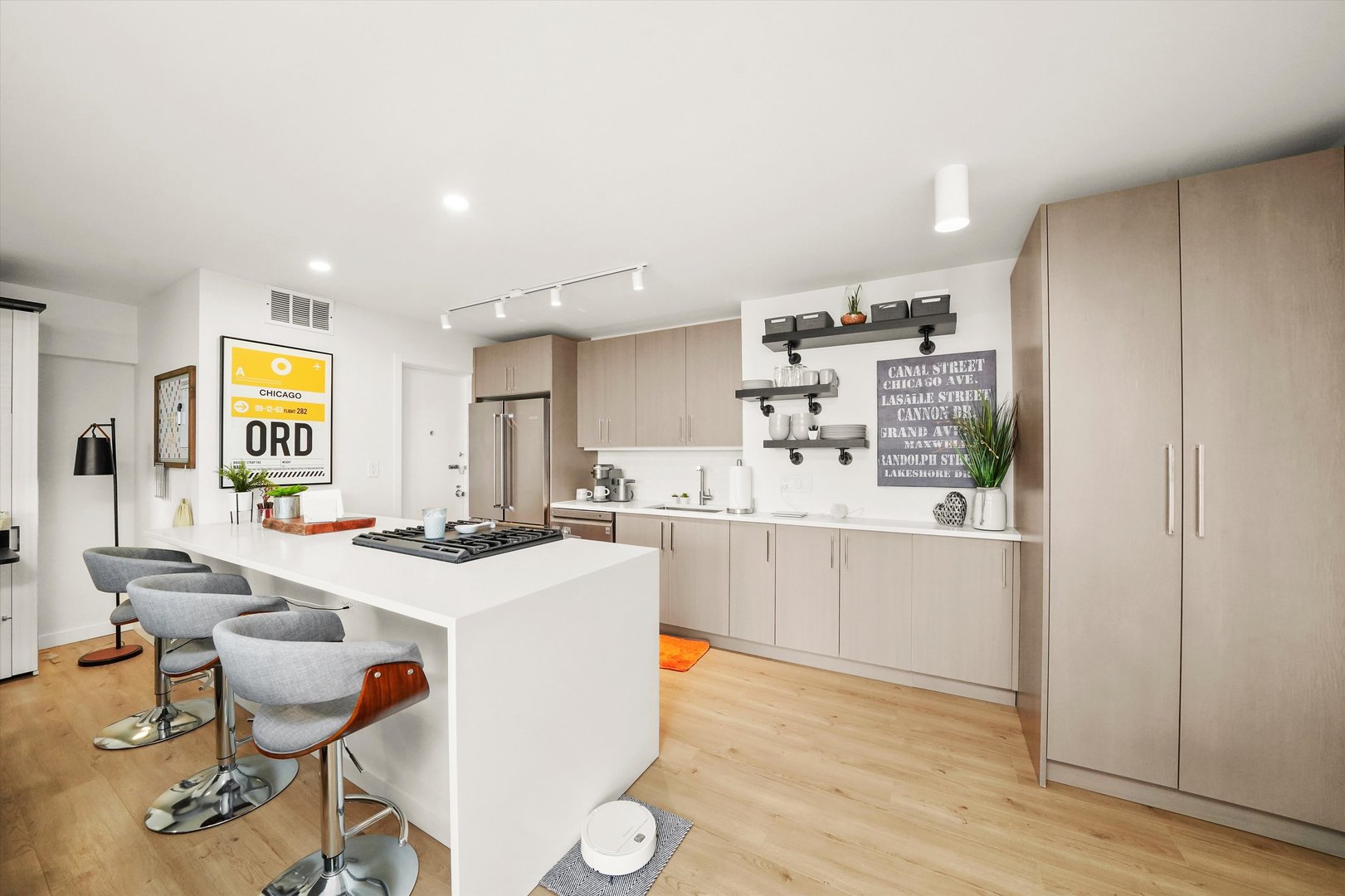 3430 N Lake Shore Drive Unit: 12J