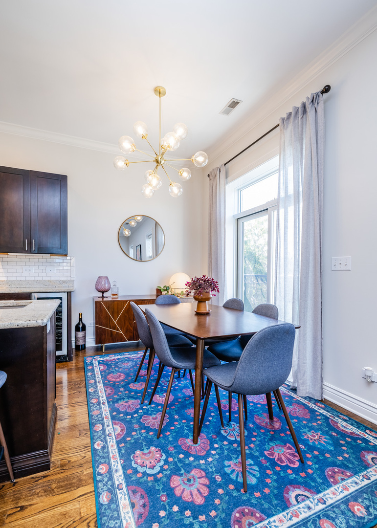 1947 W Fletcher Street Unit: PH