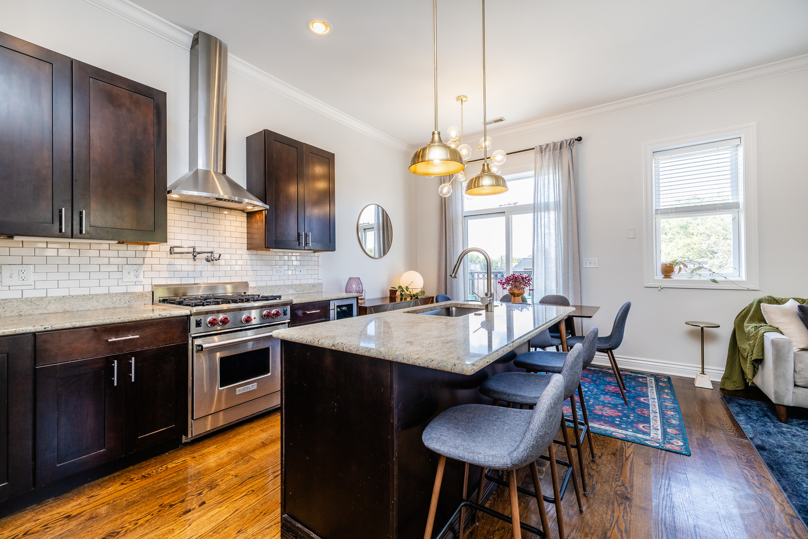 1947 W Fletcher Street Unit: PH