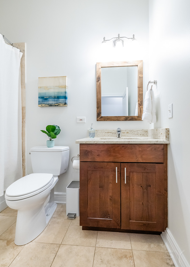 1947 W Fletcher Street Unit: PH