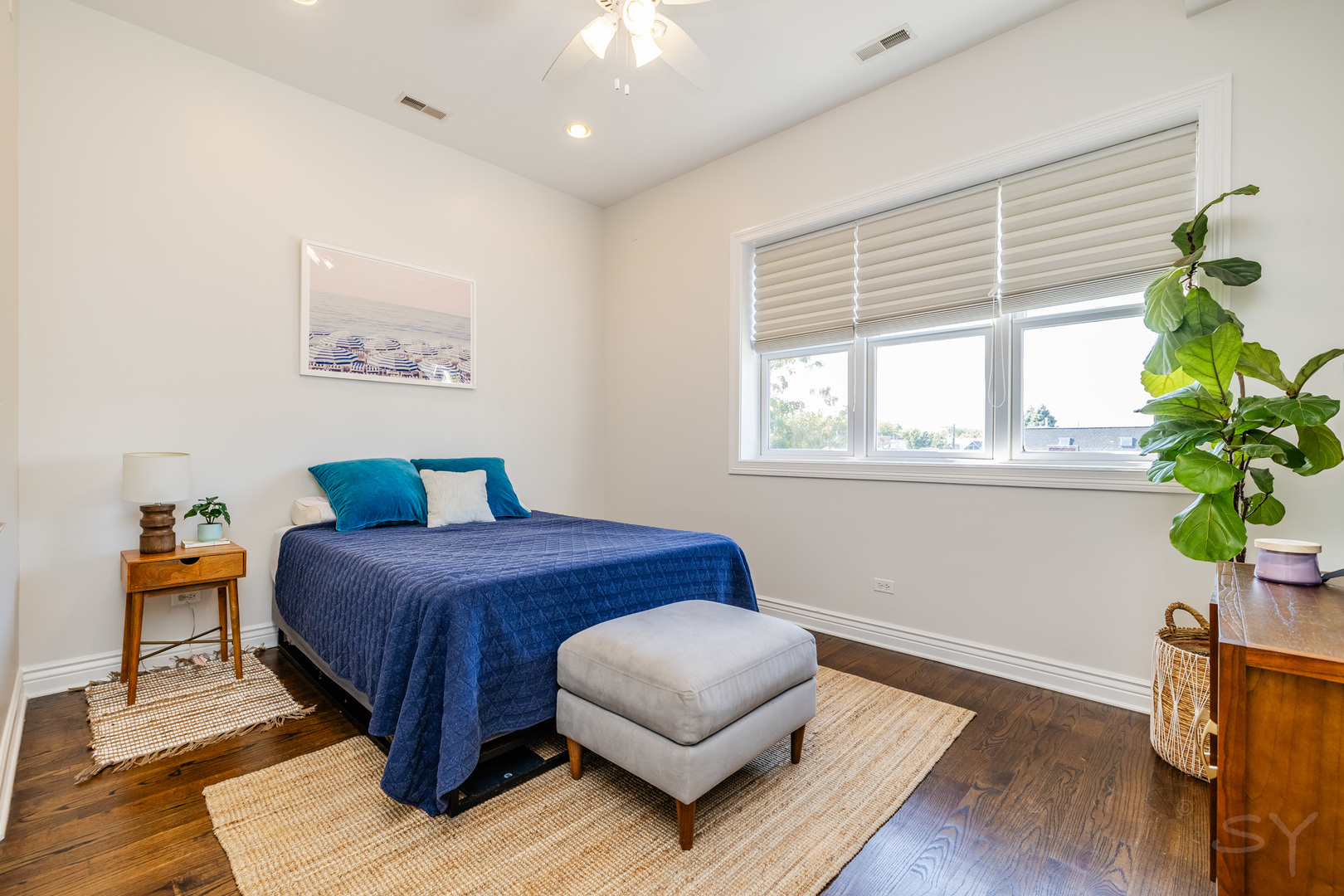 1947 W Fletcher Street Unit: PH