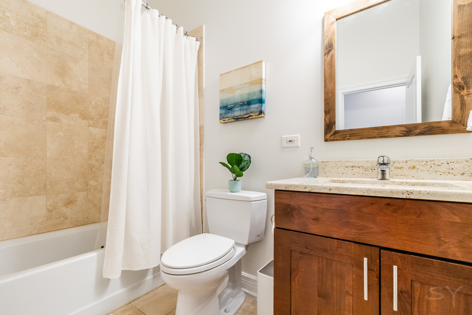 1947 W Fletcher Street Unit: PH