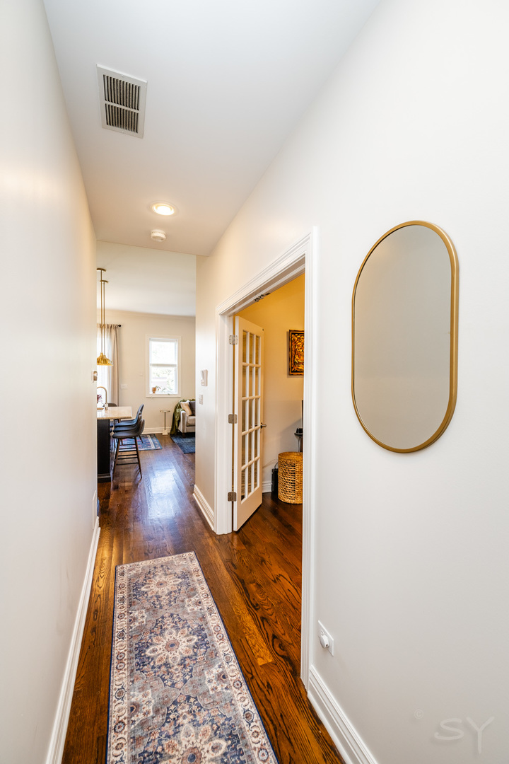 1947 W Fletcher Street Unit: PH