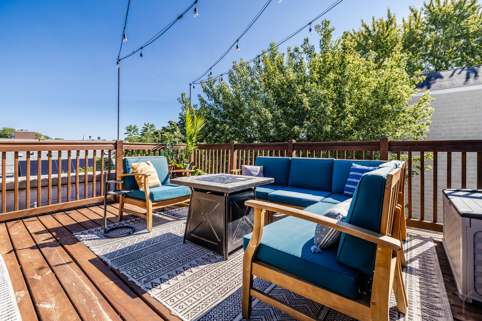 1947 W Fletcher Street Unit: PH
