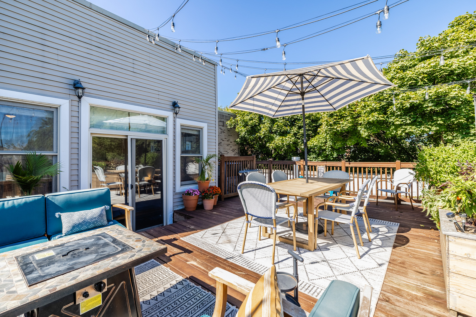 1947 W Fletcher Street Unit: PH