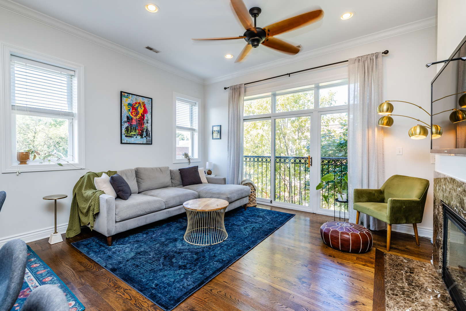 1947 W Fletcher Street Unit: PH