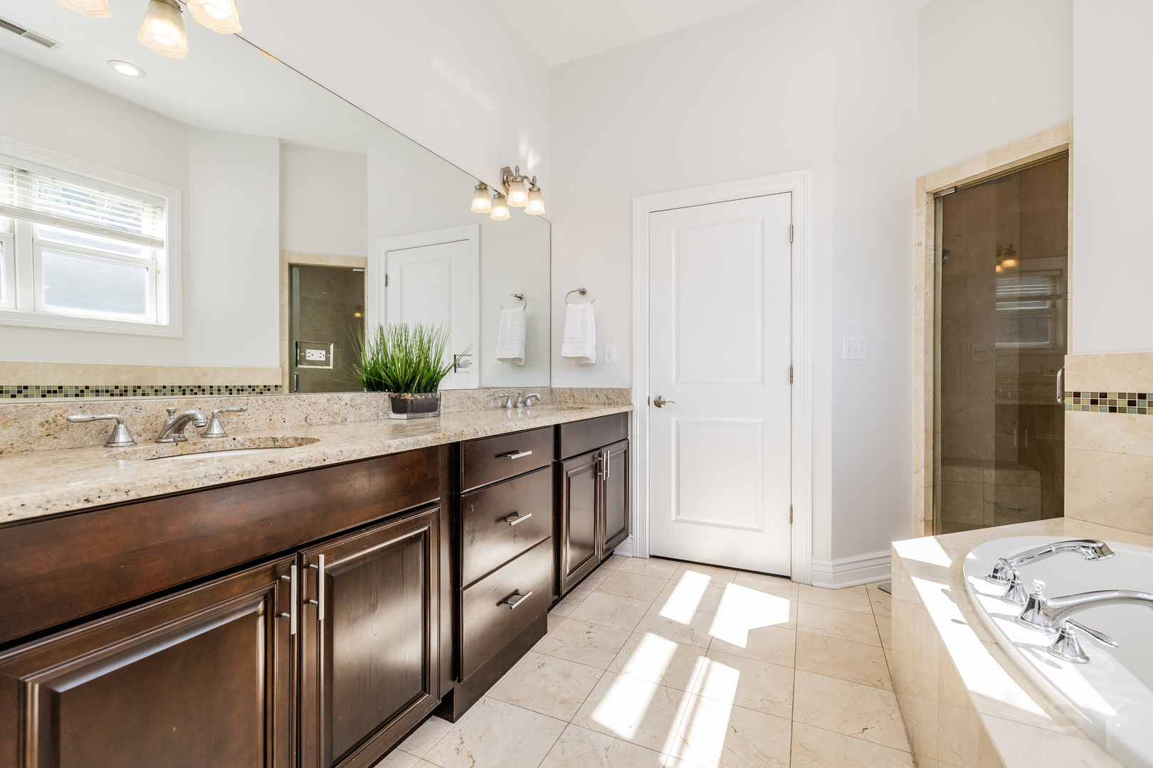 1947 W Fletcher Street Unit: PH