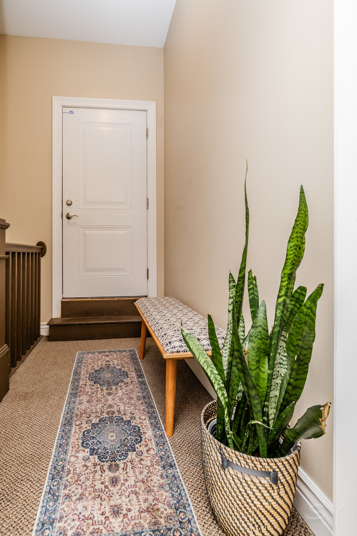 1947 W Fletcher Street Unit: PH