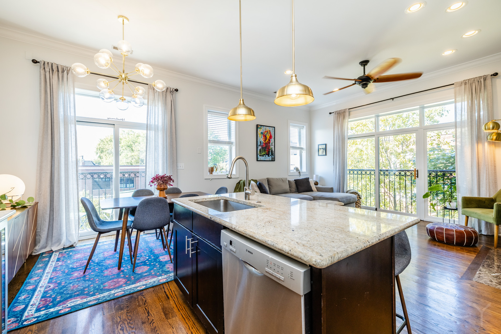 1947 W Fletcher Street Unit: PH