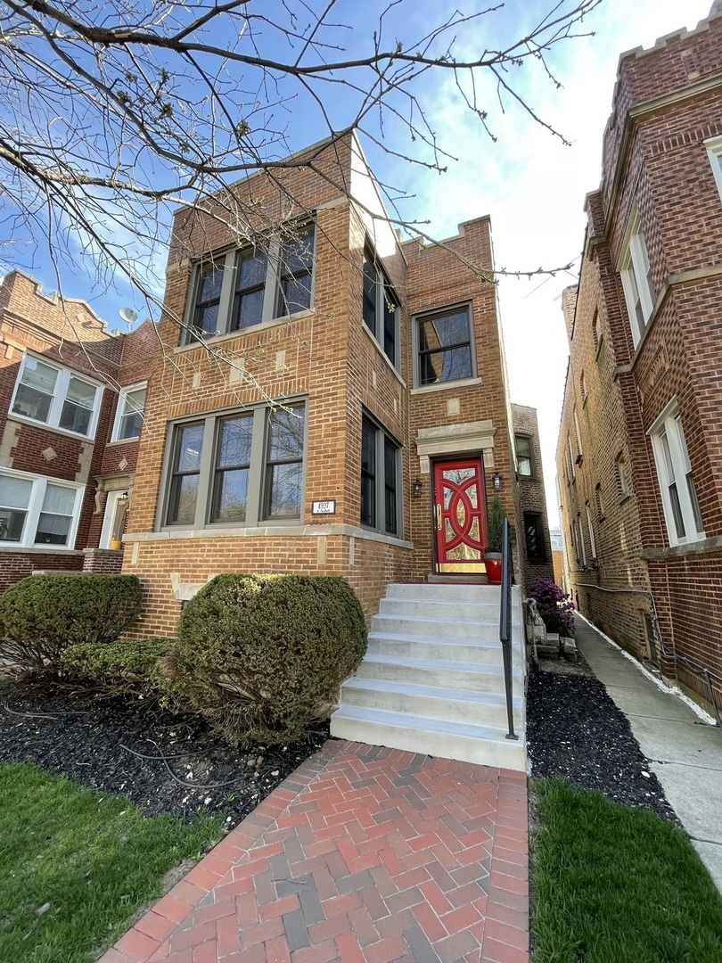 4937 N talman Avenue Unit: 1