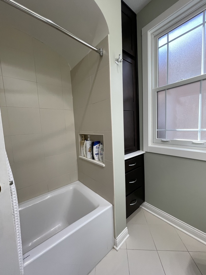 4937 N talman Avenue Unit: 1