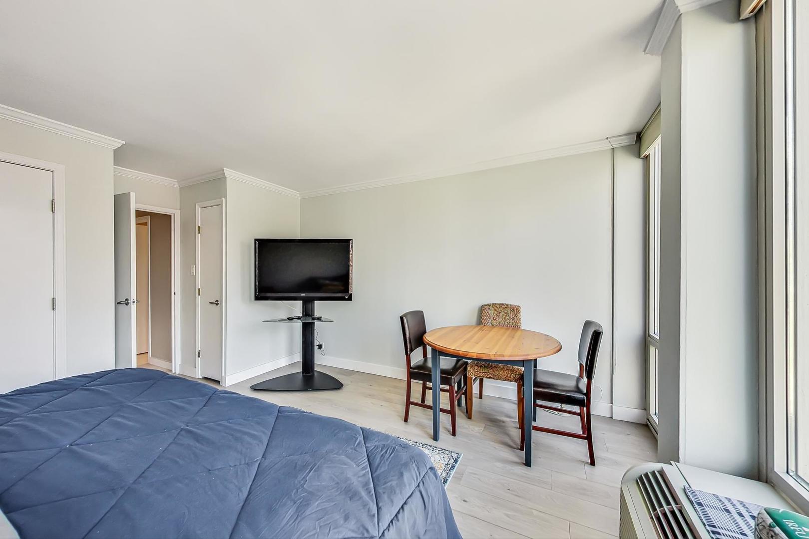 111 E Chestnut Street Unit: 15K